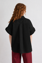 FLOUNCE SLEEVE SHIRT - Black