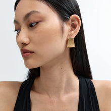 RIBBED EARRING - Gold