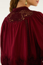 BERRY GARDEN GUIPURE BLOUSE - Burgundy