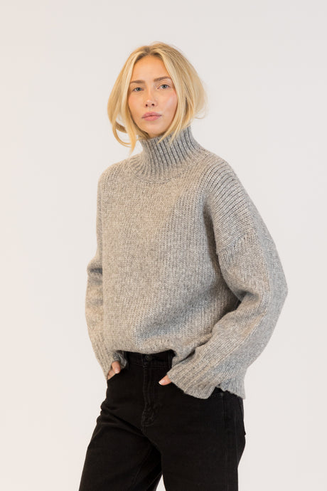 AGGIE SWEATER - Grey