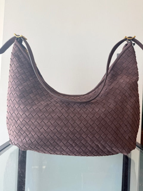 WOVEN SHOULDER BAG - Brown Suede