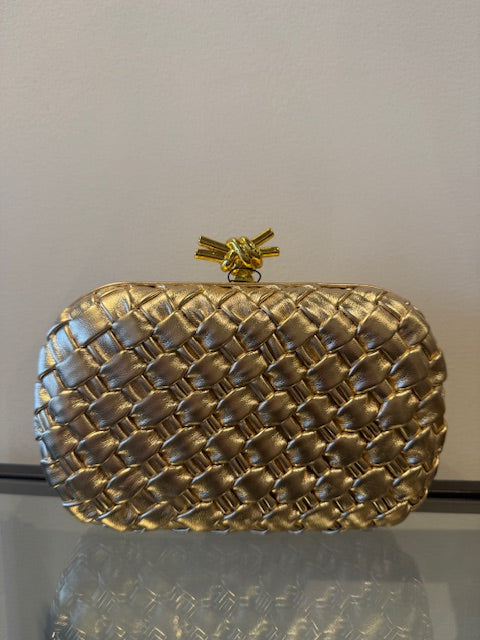 WOVEN KNOT CLUTCH - Gold