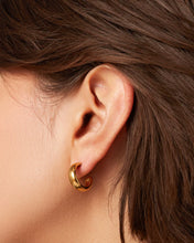 STAPLE HOOP SMALL - Gold