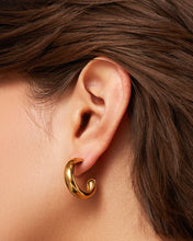 STAPLE HOOP MEDIUM - Gold