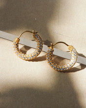 PAVE AMALFI HUGGIES - Gold