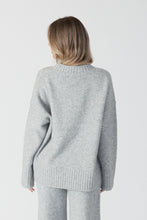 OLLIE CREW SWEATER - Light Grey