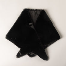 FAUX FUR TRIANGLE SCARF - Black