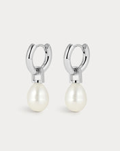 WHITE PEARL AMALFI HUGGIES - Silver