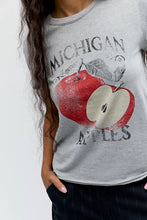 NOVA GRAPHIC TEE - Michigan Apples