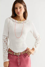 AMBER LACE CUFF TOP - White