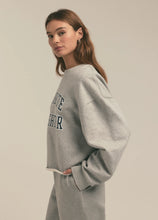 CROPPED COLLEGITE SWEATSHIRT - Heather Grey/ Navy