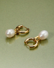 WHITE PEARL AMALFI HUGGIES - Gold